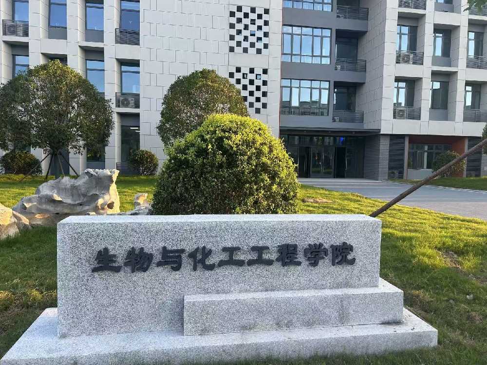 北关区扬州职业大学体育场高杆灯项目